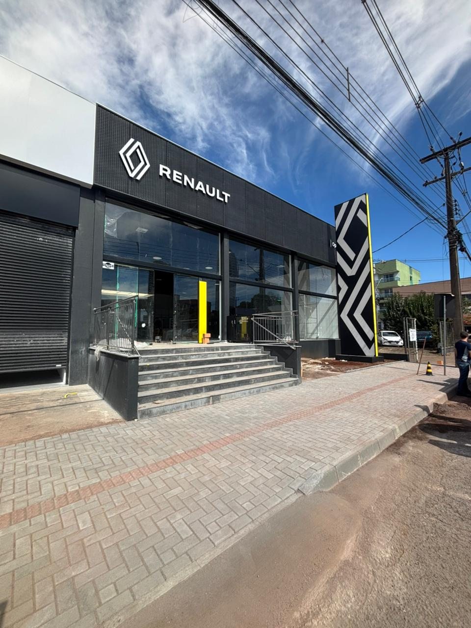 Fachada da concessionária Renault Open